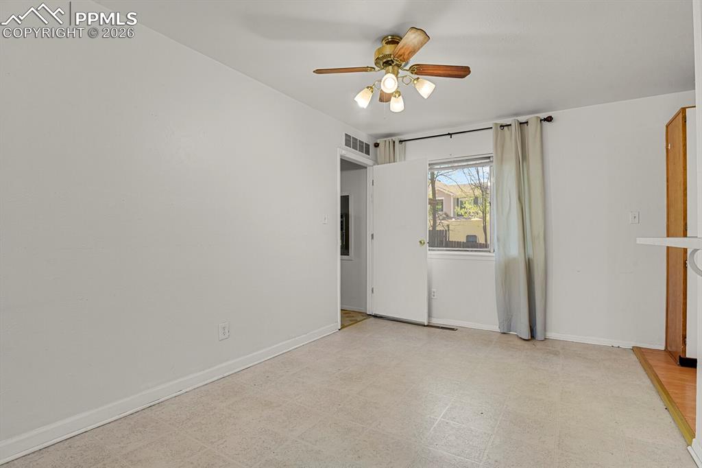 Image 7 of 29: Kitchen