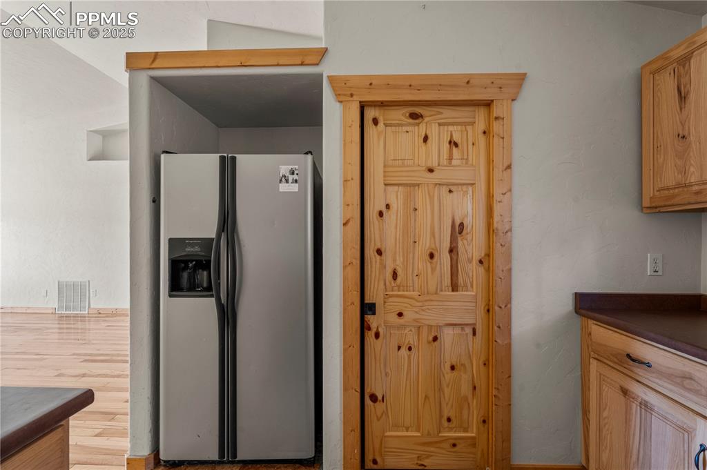 Image 7 of 15: Kitchen