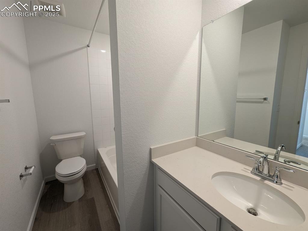 Image 10 of 12: Bathroom