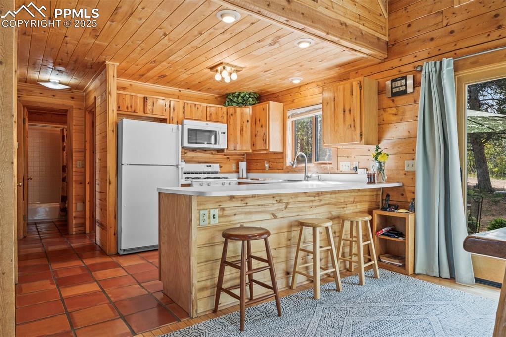 Image 11 of 39: Kitchen