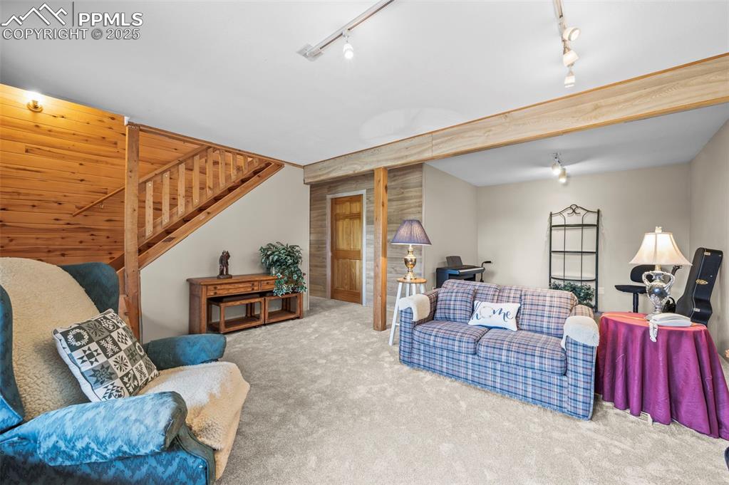 Image 24 of 39: Living Room