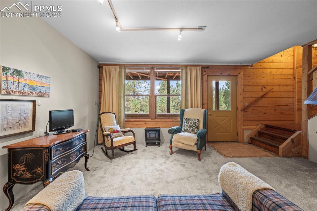 Image 25 of 39: Sitting Room