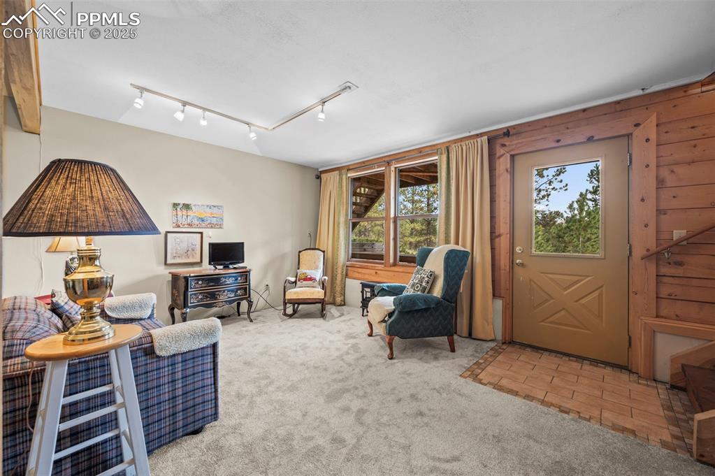 Image 26 of 39: Sitting Room