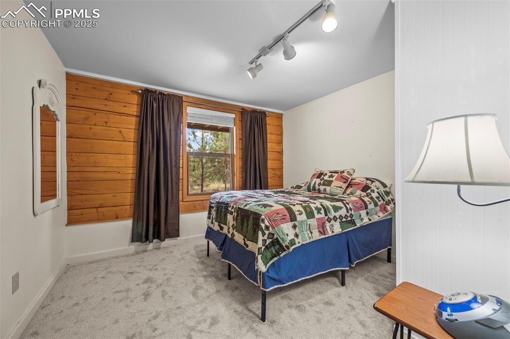 Image 28 of 39: Bedroom