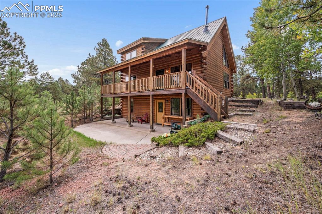 Image 31 of 39: Back of Structure