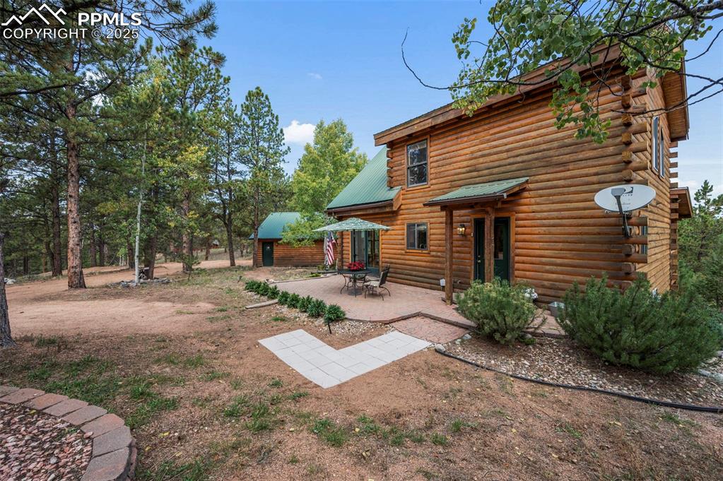 Image 35 of 39: Back of Structure