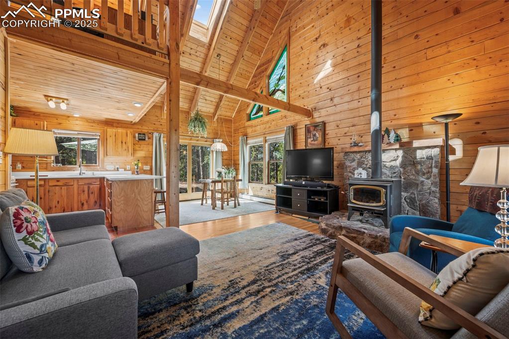 Image 4 of 39: Living Room