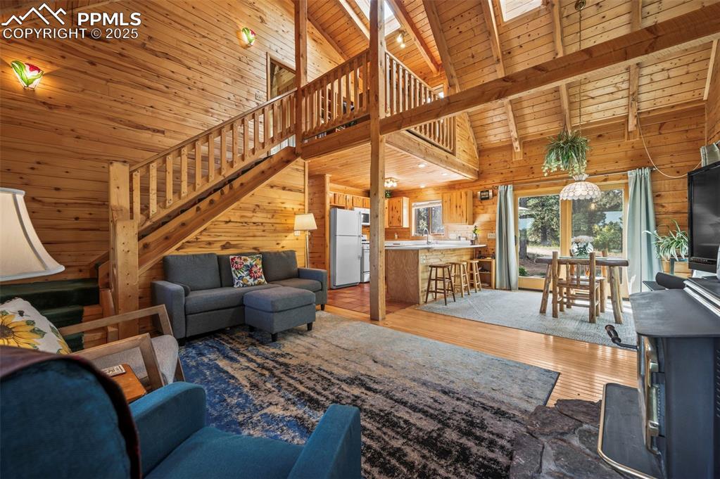 Image 5 of 39: Living Room