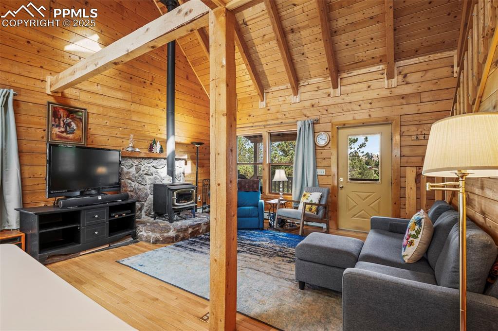 Image 6 of 39: Living Room