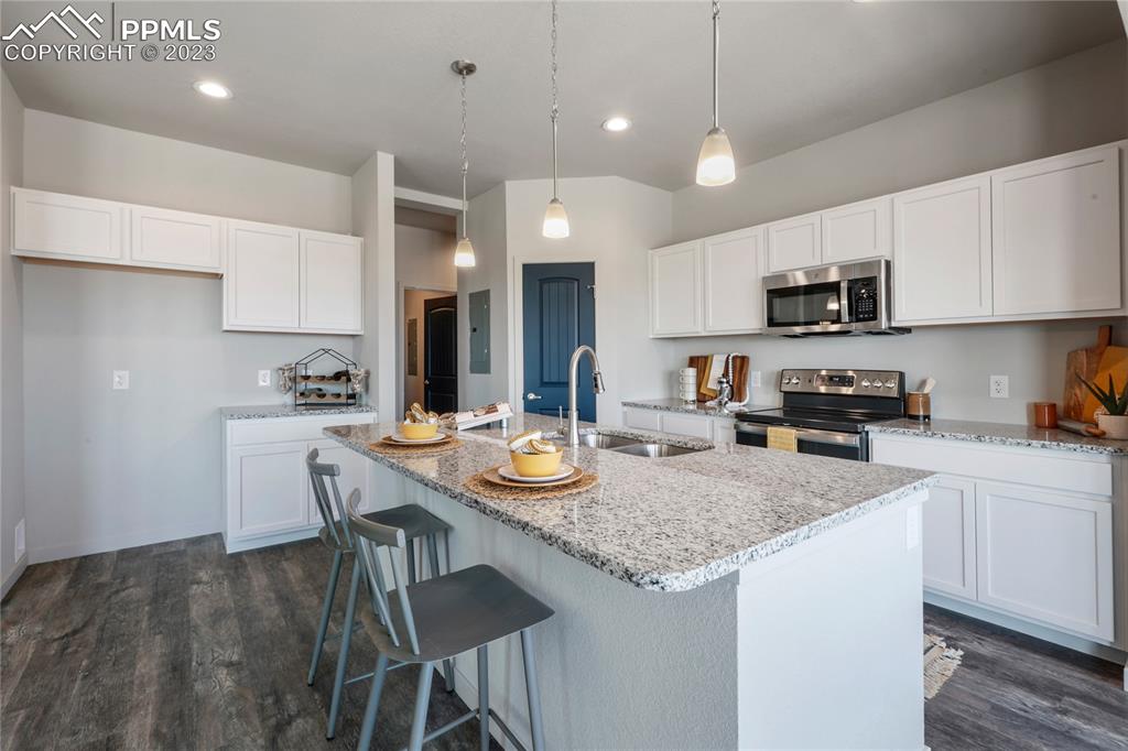Listing 5936211, Image 2 of 41