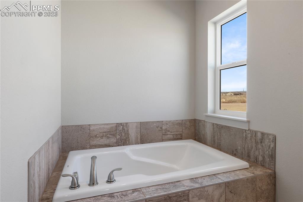 Listing 5936211, Image 21 of 41