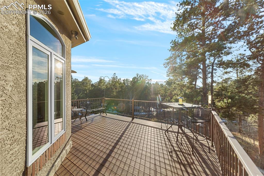 Image 16 of 50: Deck