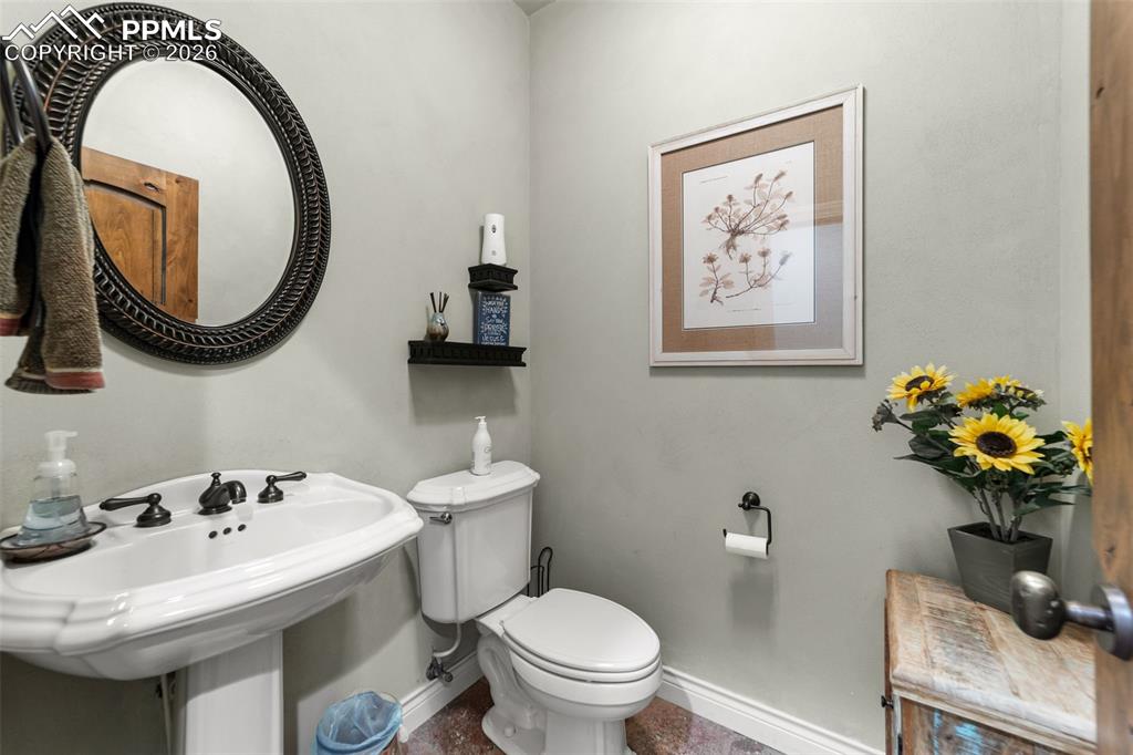 Image 27 of 50: Bathroom