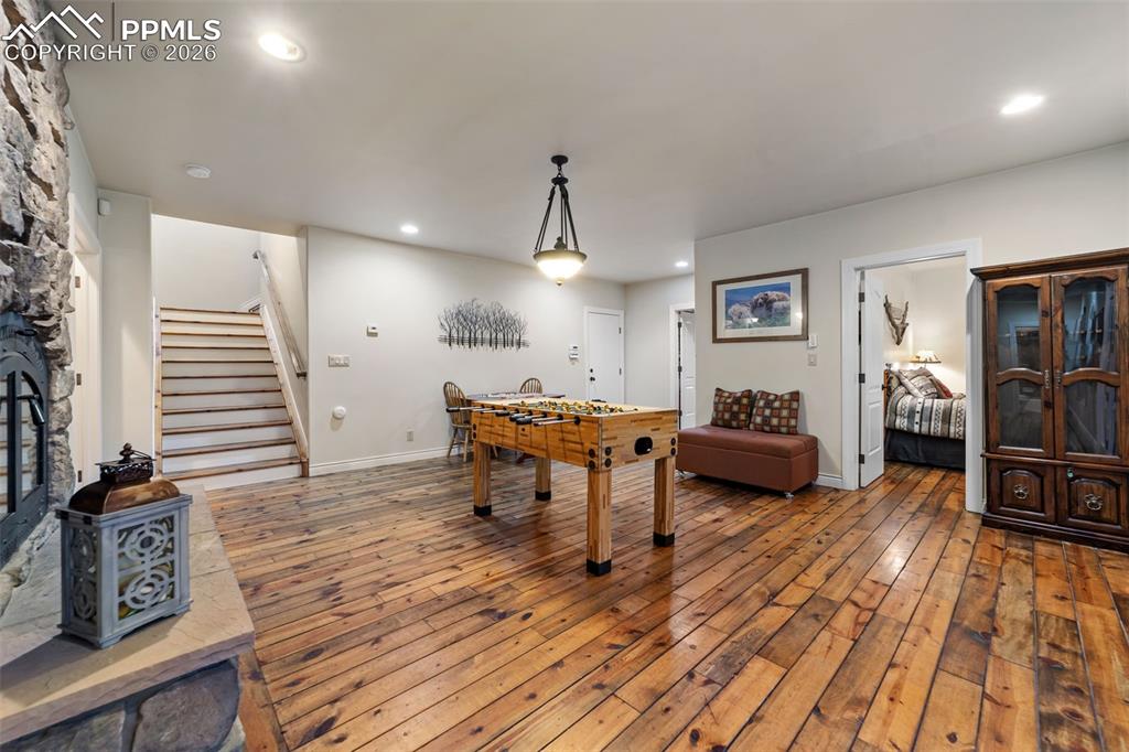 Image 35 of 50: Game Room