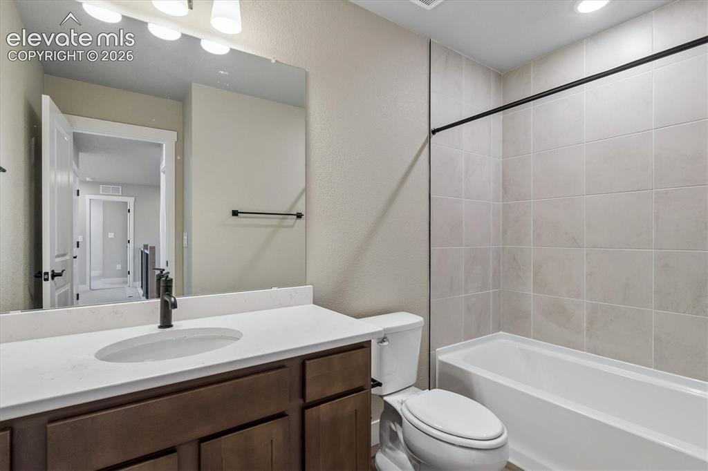 Image 17 of 24: Bathroom
