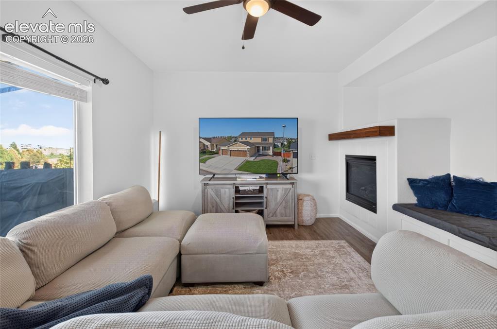 Image 5 of 44: Living Room