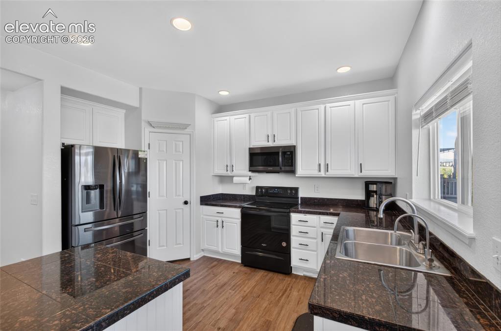 Image 9 of 44: Kitchen
