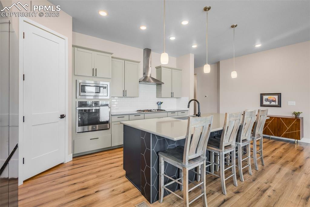 Image 4 of 38: Kitchen