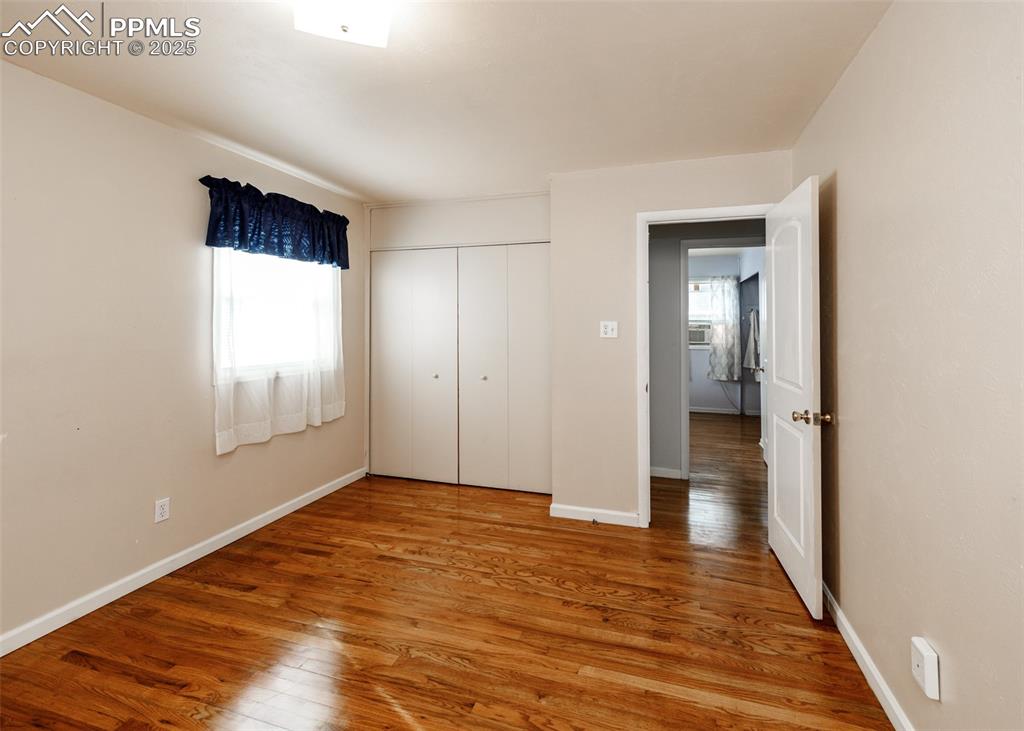 Image 15 of 19: Bedroom