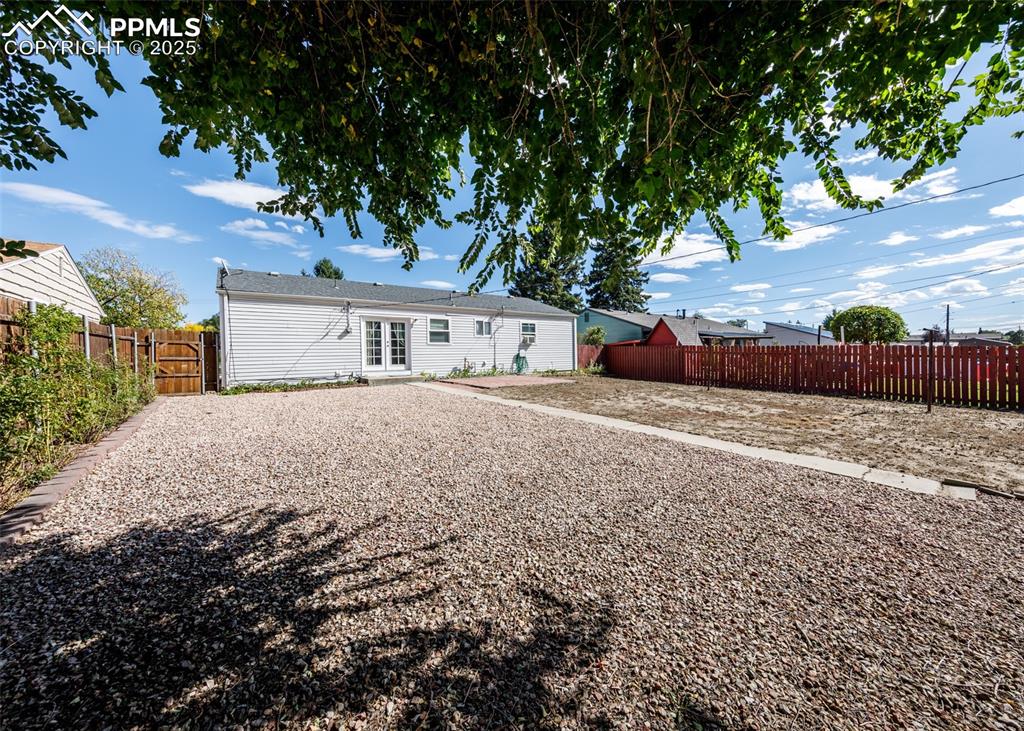 Image 19 of 19: Back of Structure