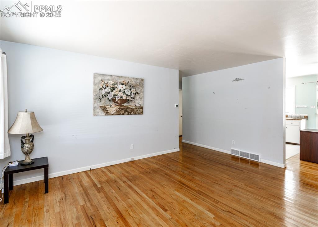 Image 4 of 19: Living Room