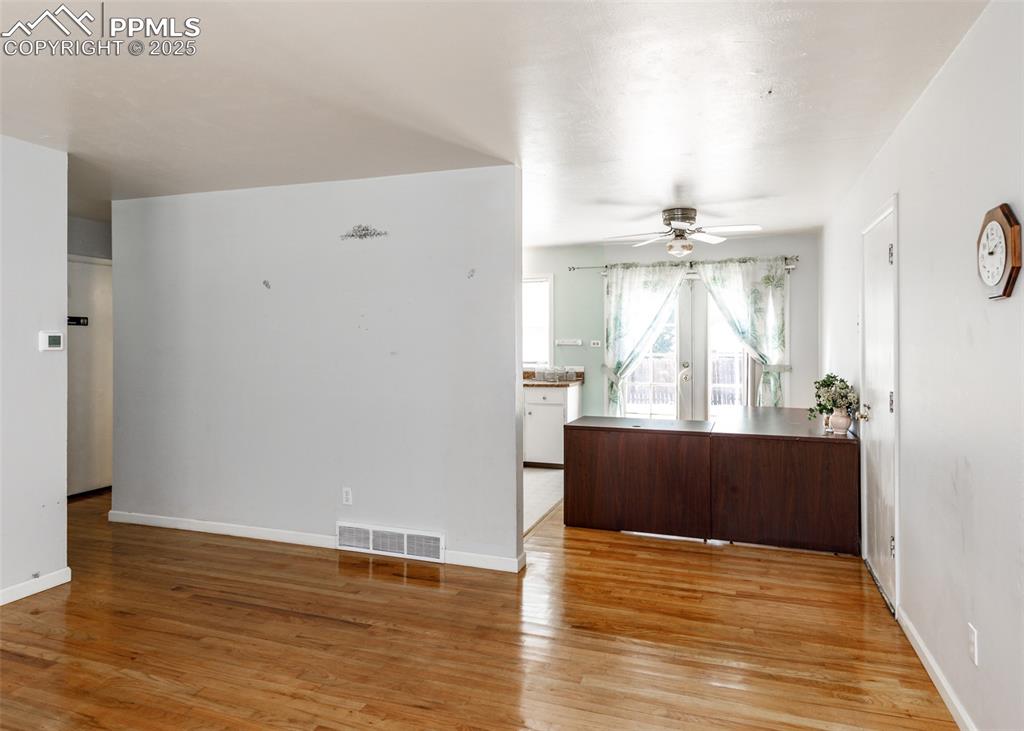 Image 5 of 19: Living Room