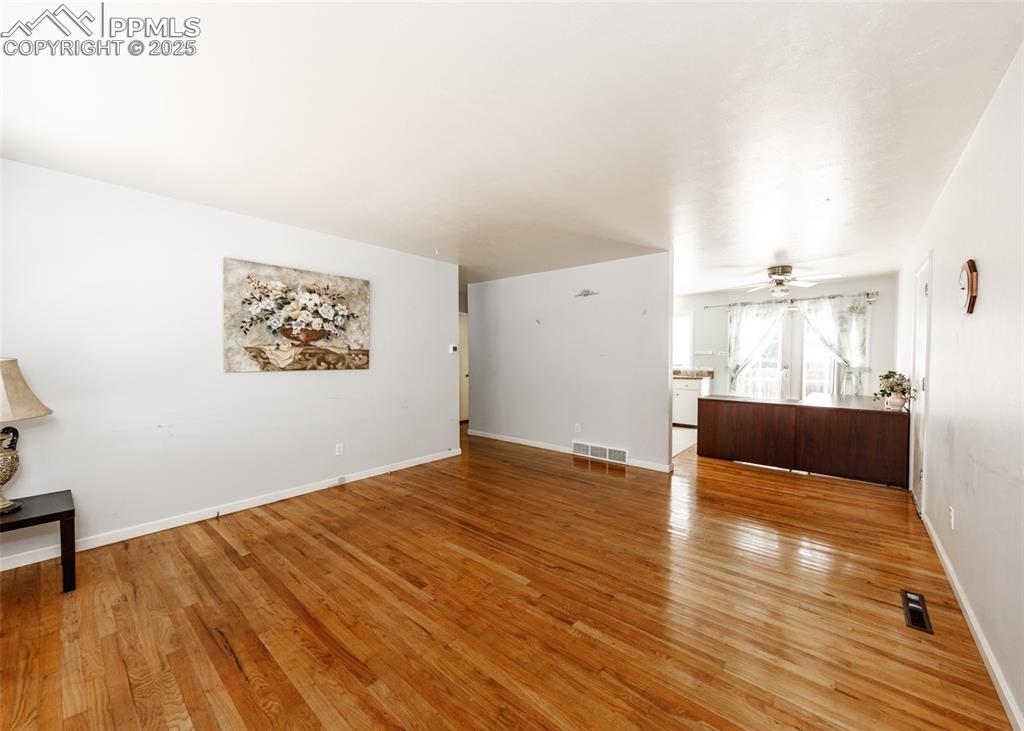 Image 6 of 19: Living Room