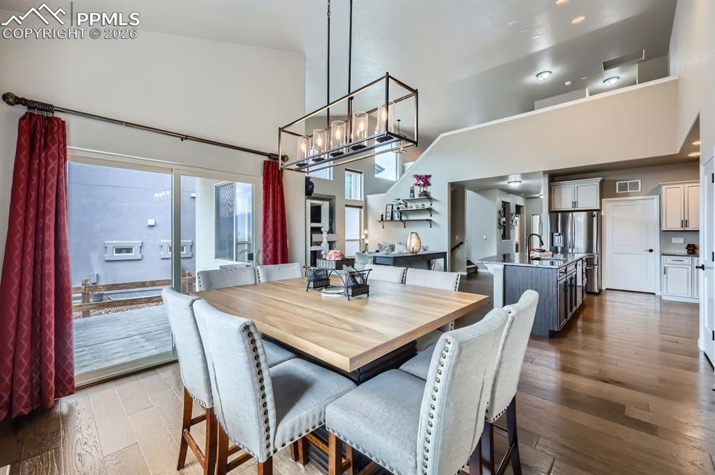 Image 11 of 27: Dining Area