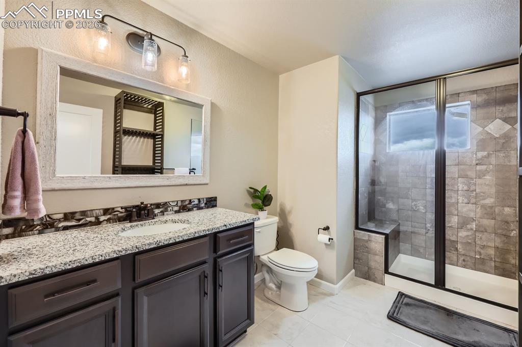 Image 17 of 27: Bathroom