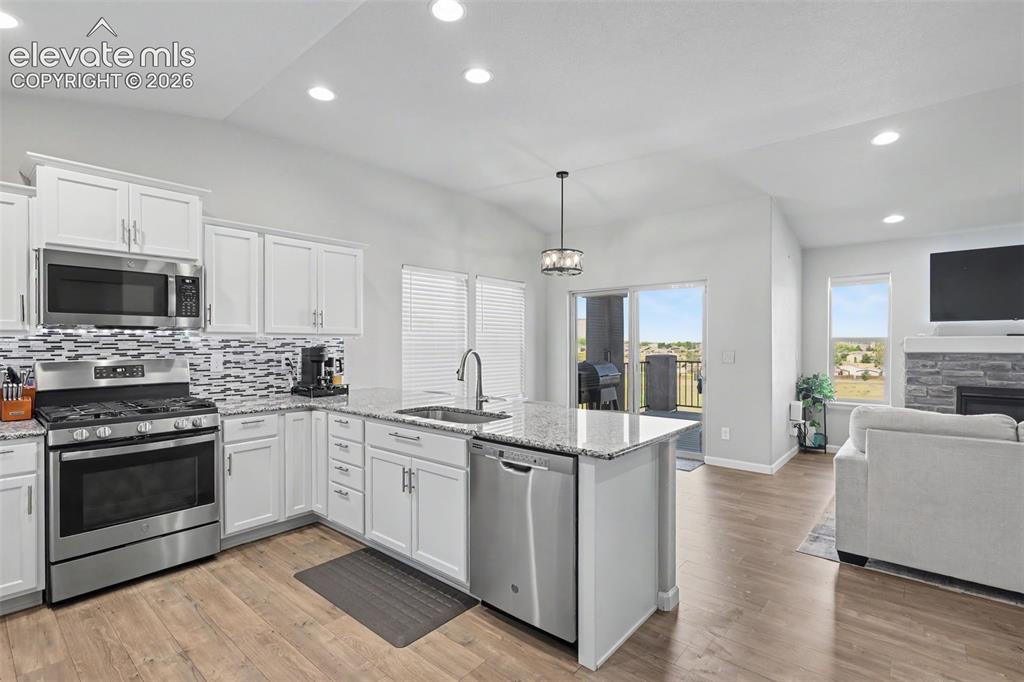 Image 8 of 34: Kitchen