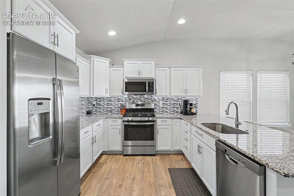Image 9 of 34: Kitchen