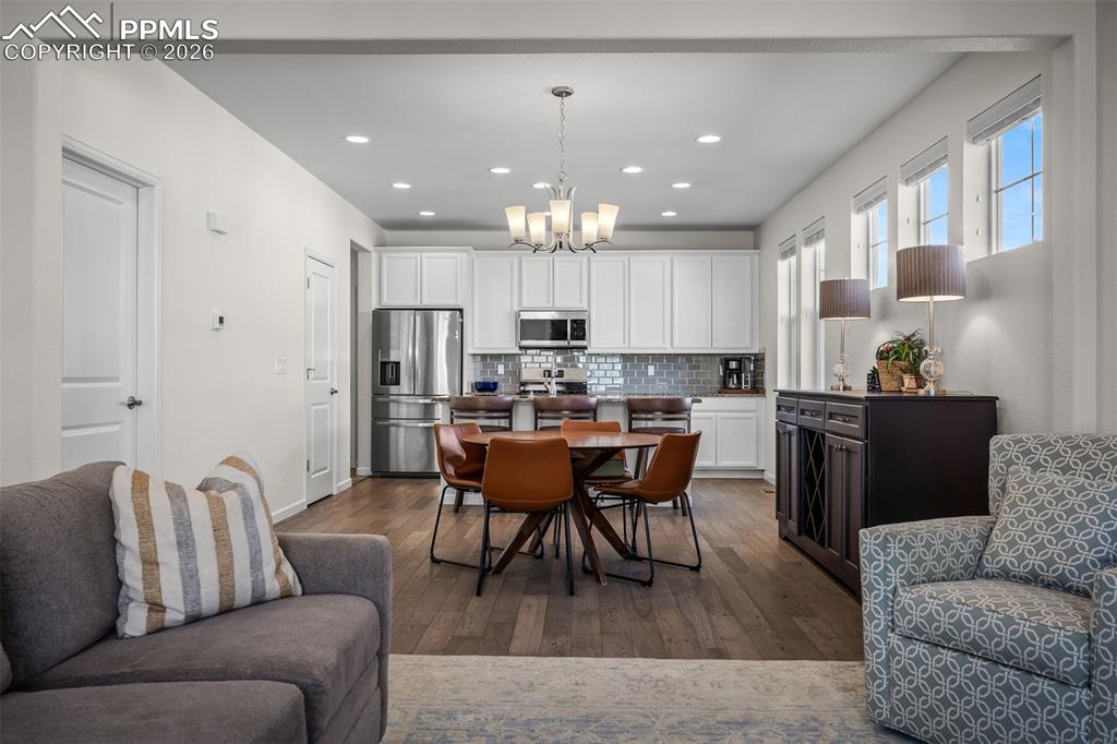 Image 10 of 49: Dining Area