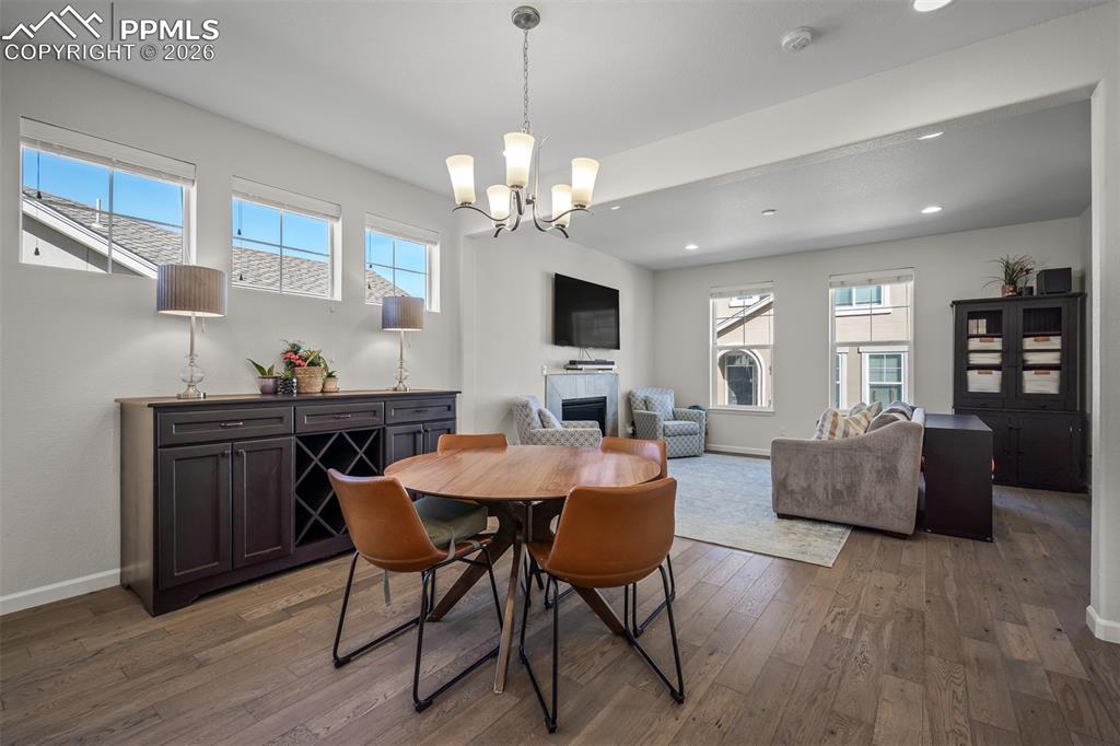 Image 11 of 49: Dining Area