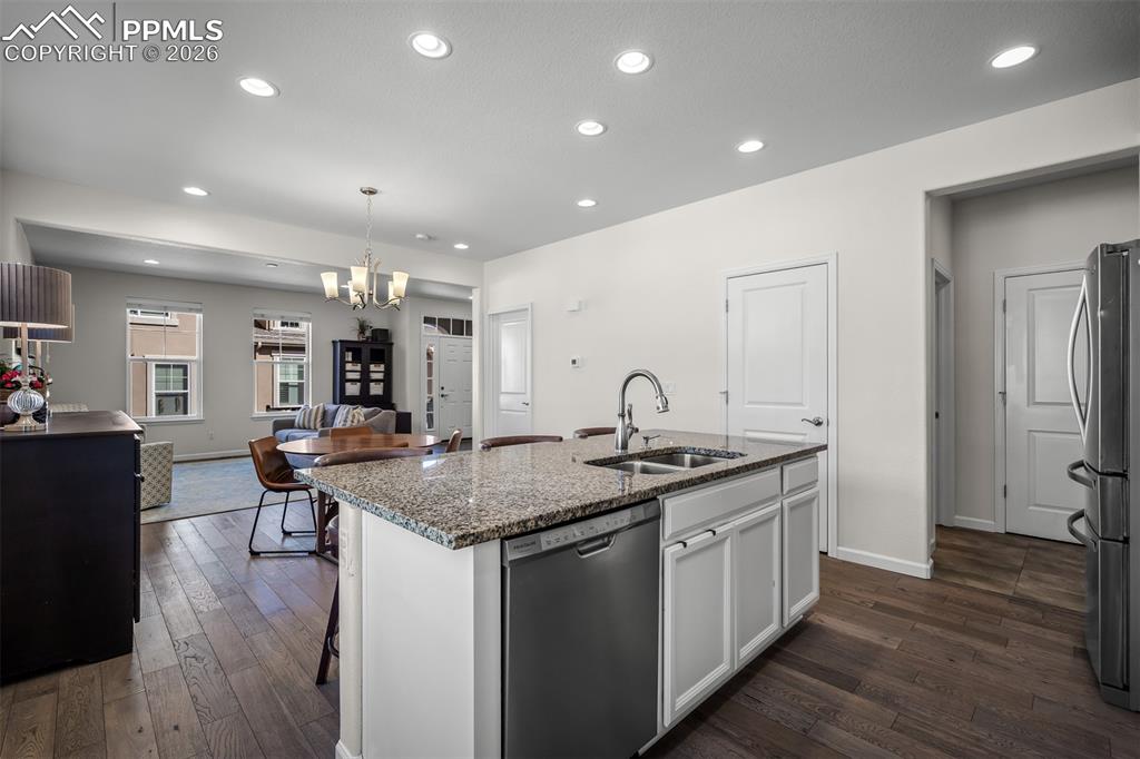 Image 17 of 49: Kitchen