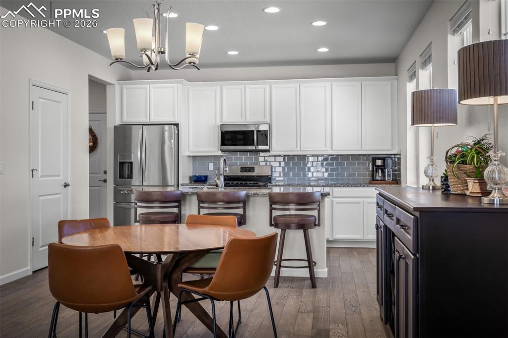 Image 18 of 49: Kitchen