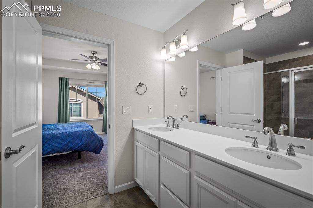 Image 25 of 49: Bathroom