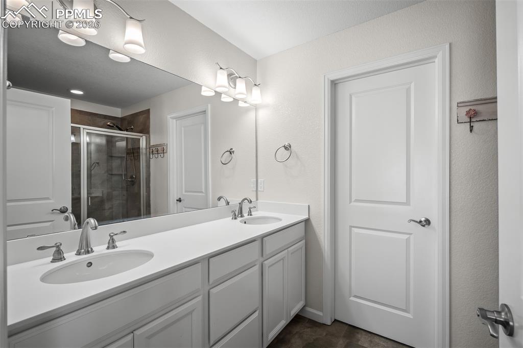 Image 26 of 49: Bathroom