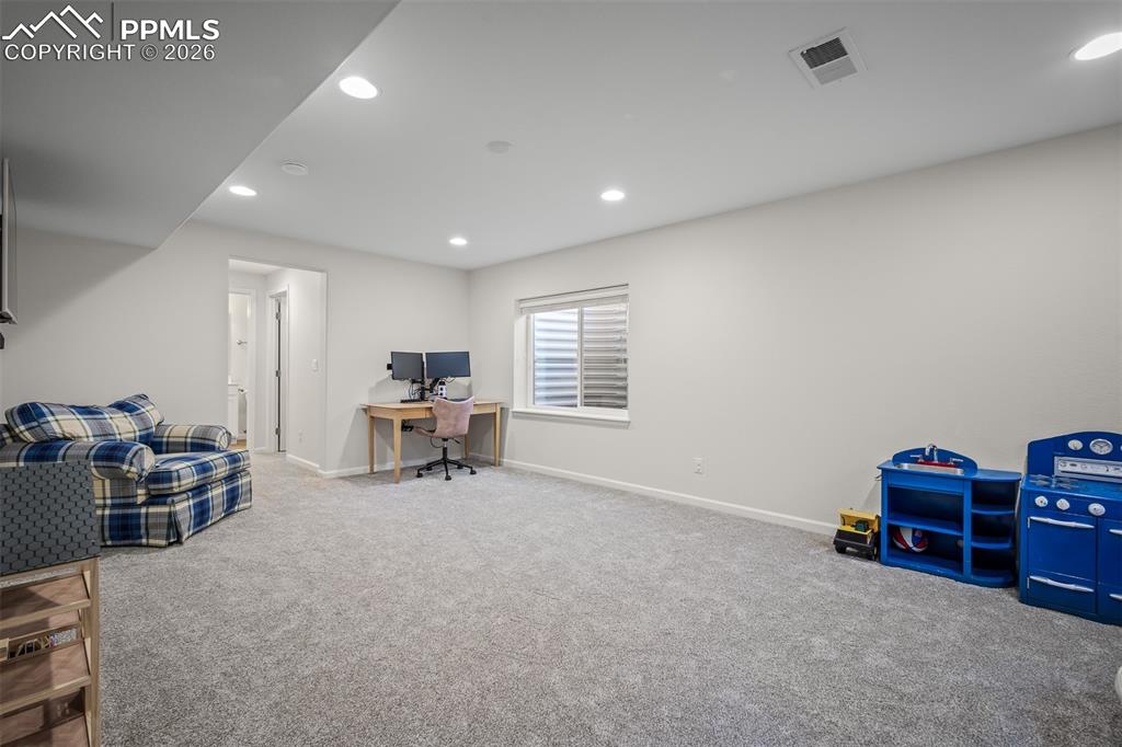 Image 38 of 49: Office