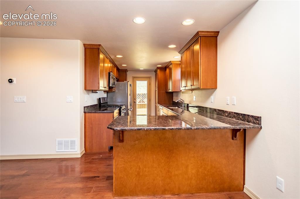Image 16 of 37: Kitchen