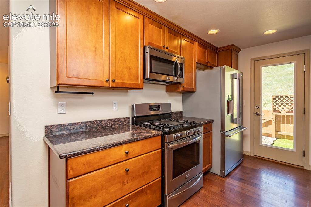 Image 18 of 37: Kitchen
