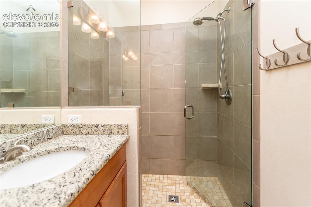 Image 23 of 37: Bathroom