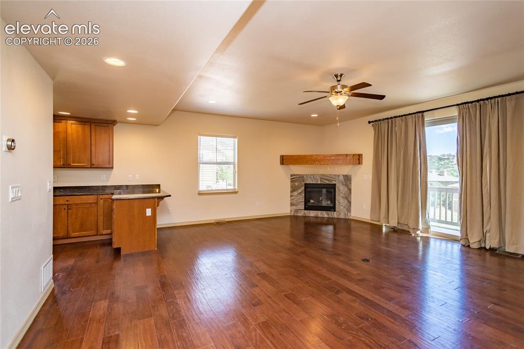 Image 5 of 37: Living Room