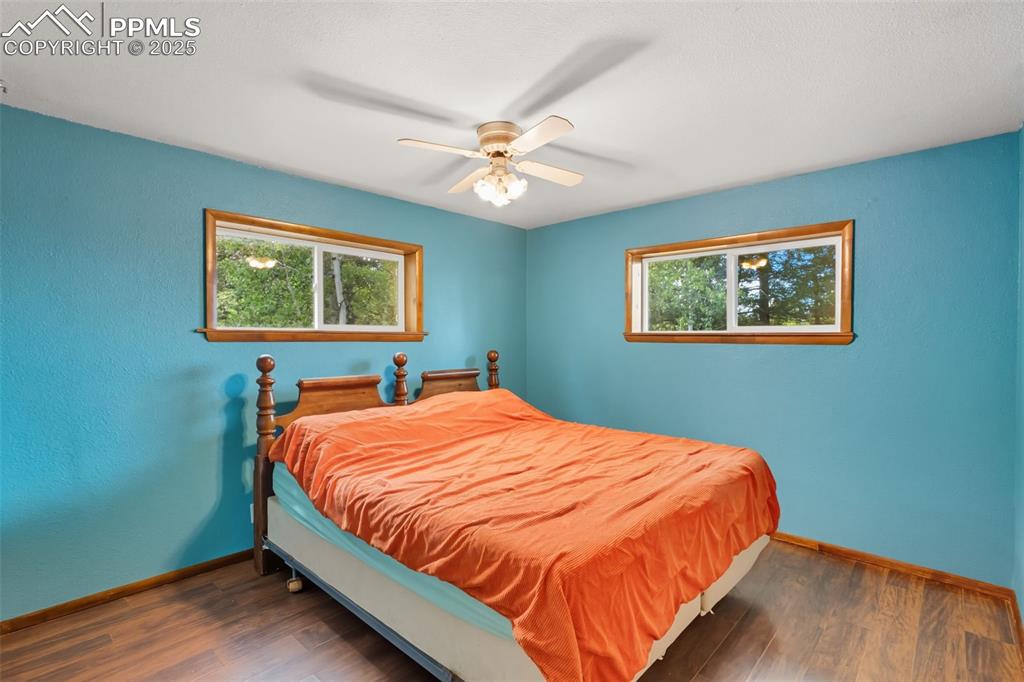 Image 11 of 39: Bedroom