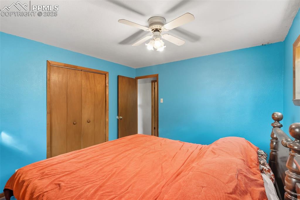 Image 13 of 39: Bedroom