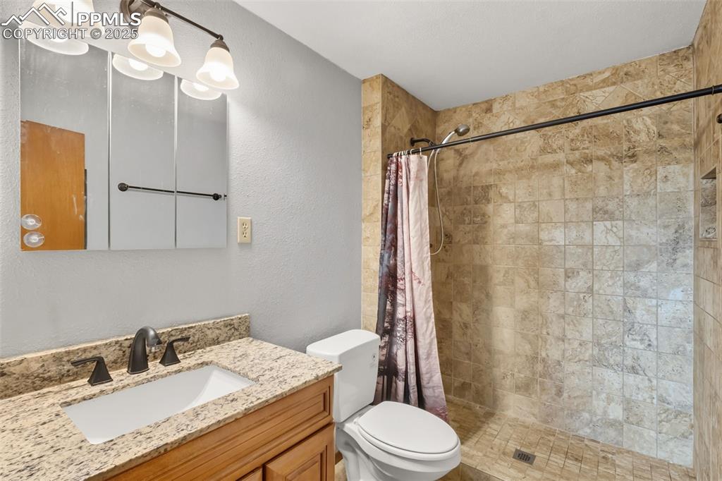 Image 15 of 39: Bathroom