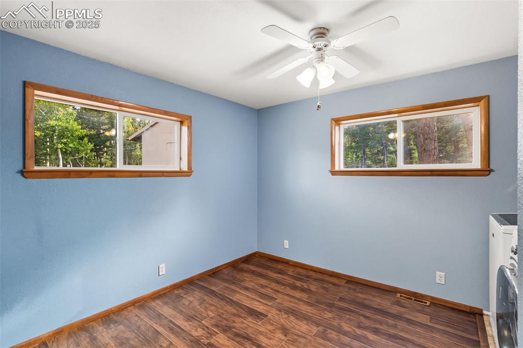 Image 16 of 39: Laundry