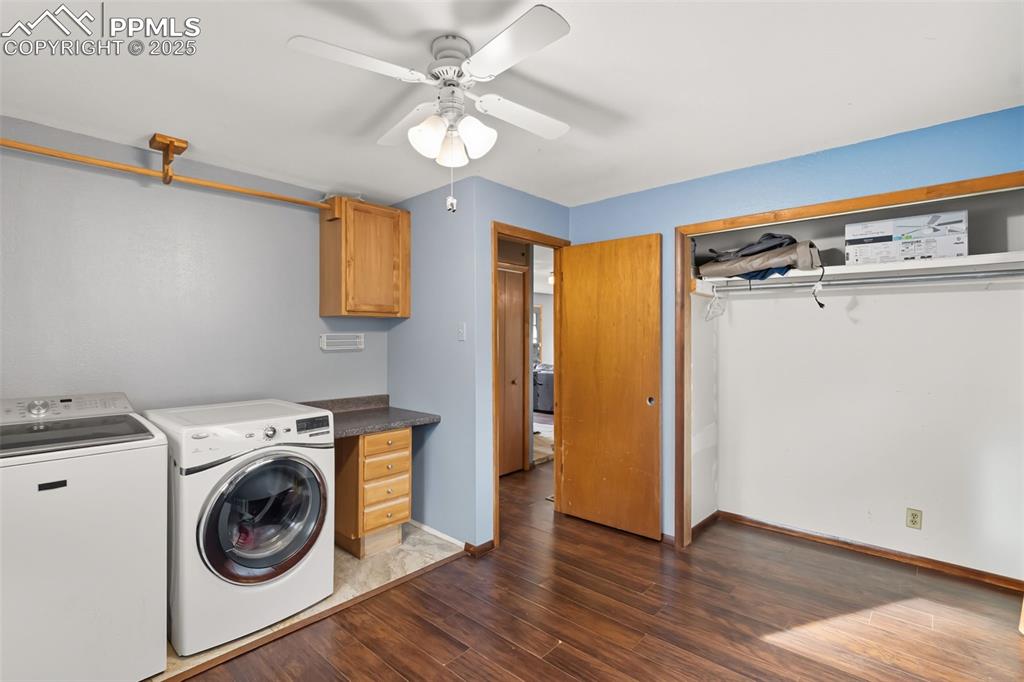 Image 19 of 39: Laundry