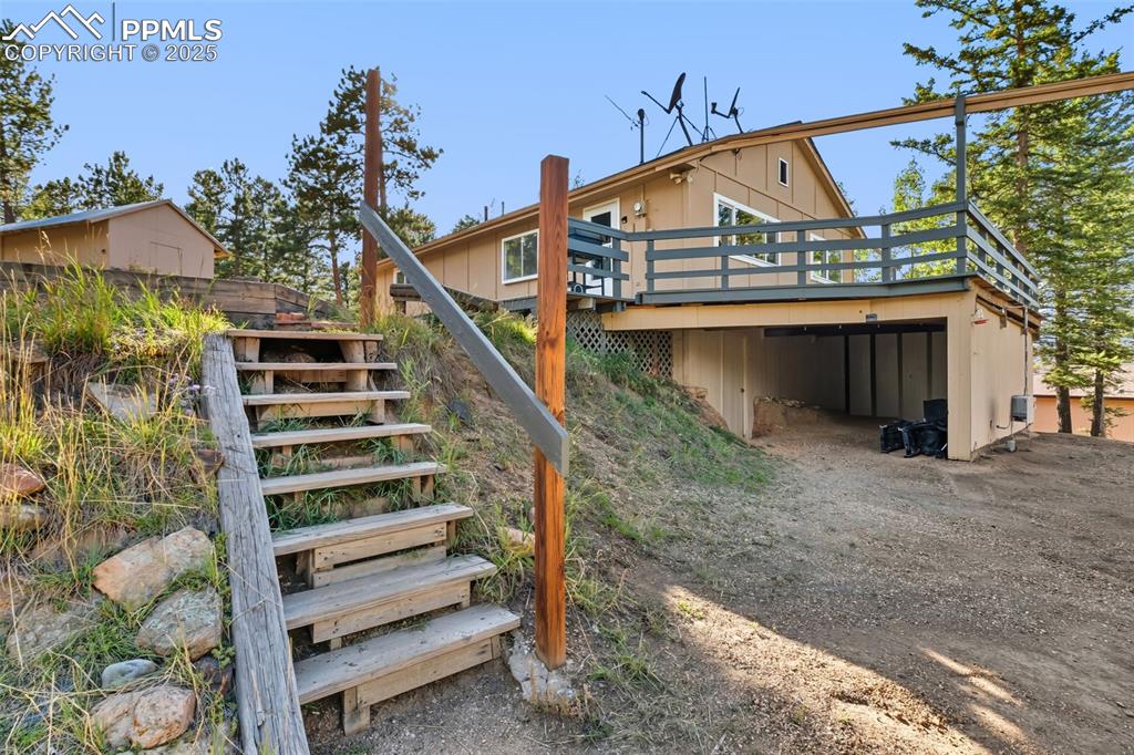 Image 31 of 39: Back of Structure