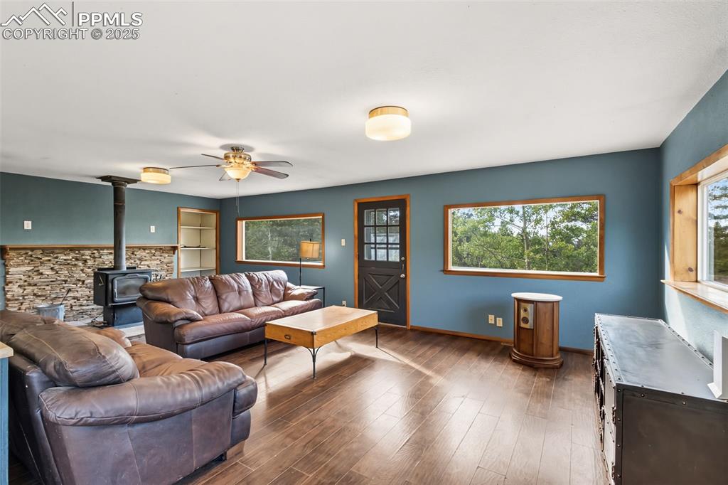 Image 7 of 39: Living Room