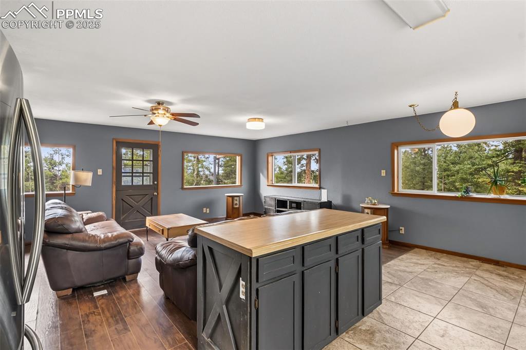 Image 8 of 39: Kitchen